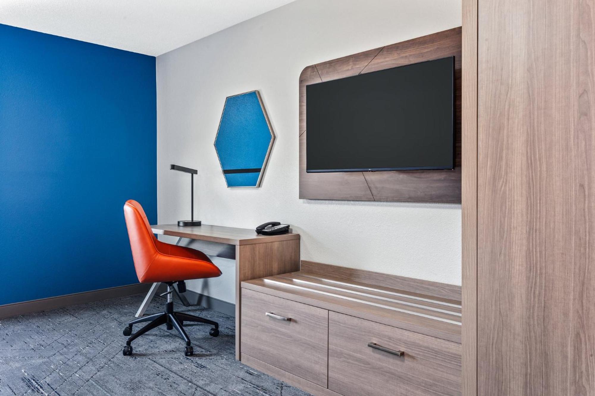 Holiday Inn Express Hotel & Suites Chicago-Algonquin By Ihg Exterior photo