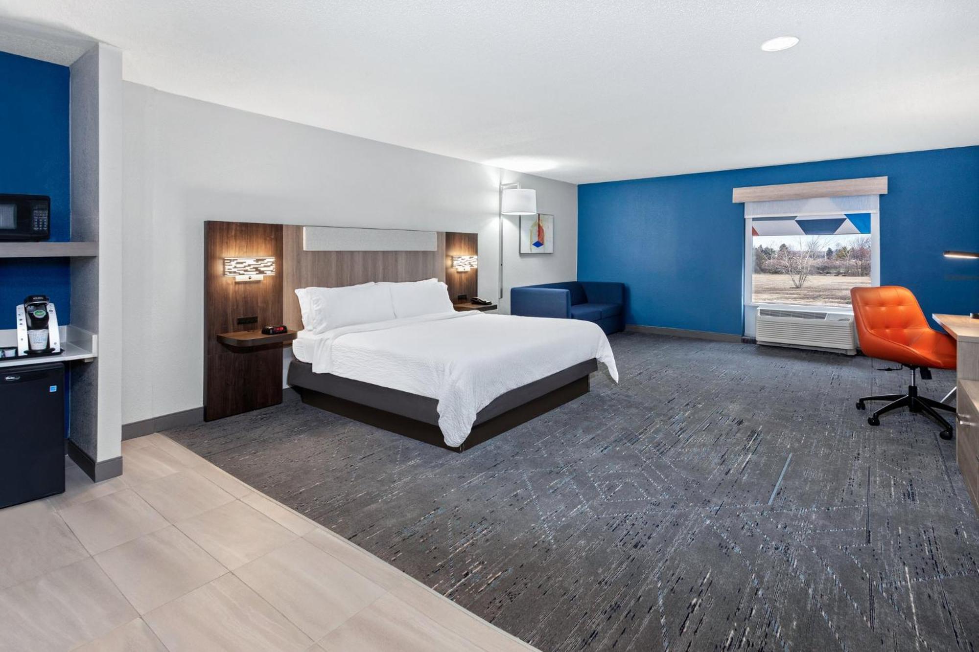 Holiday Inn Express Hotel & Suites Chicago-Algonquin By Ihg Exterior photo